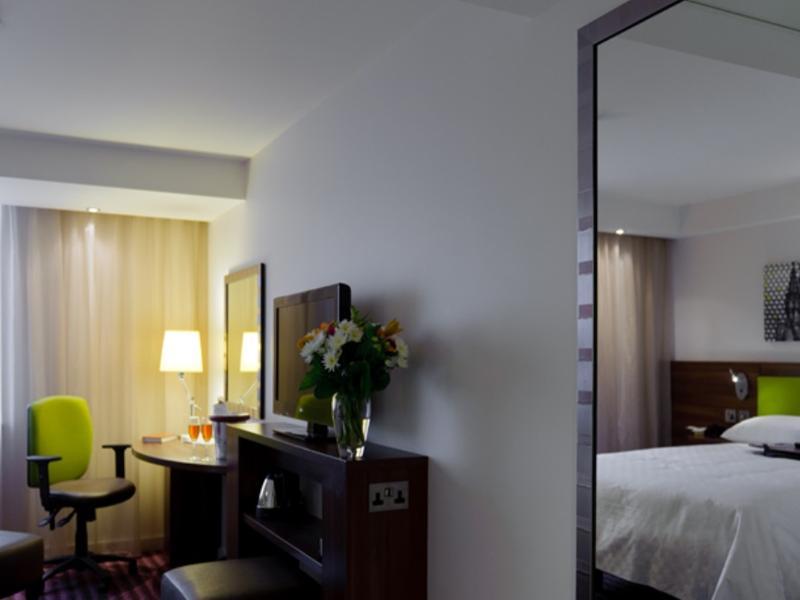 Hampton By Hilton Birmingham Broad Street Hotel Exterior photo