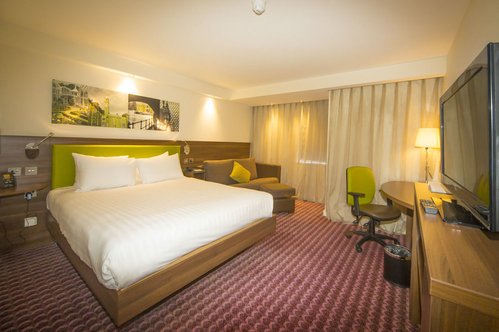 Hampton By Hilton Birmingham Broad Street Hotel Exterior photo
